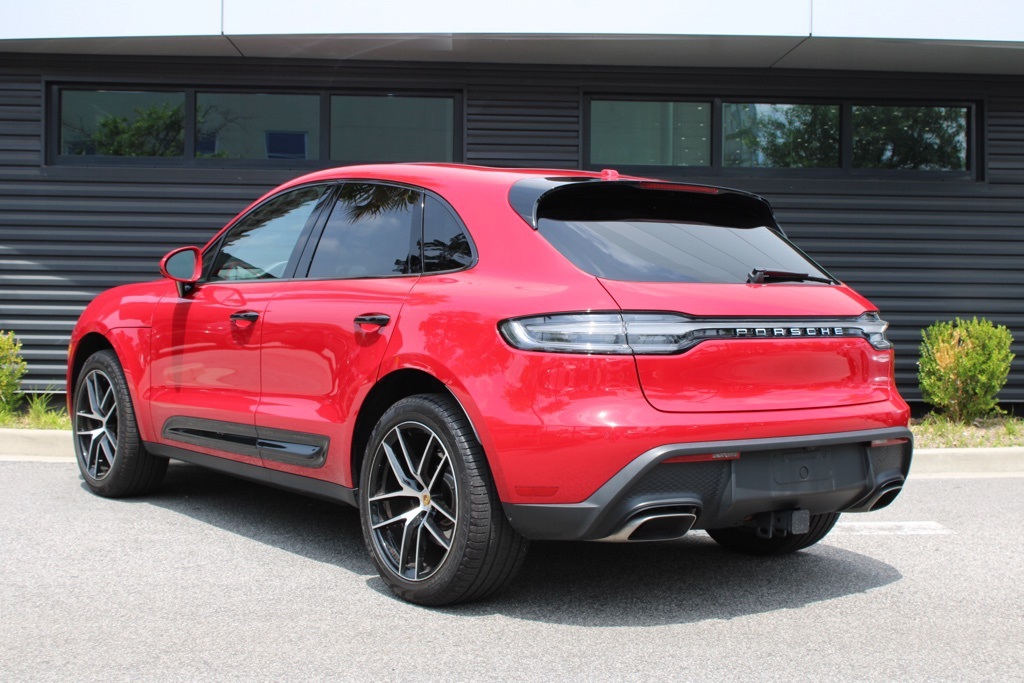2025 Porsche Macan T photo 3