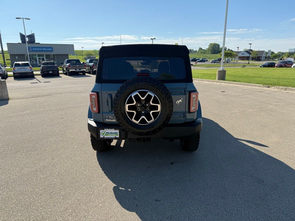2023 Ford Bronco Base photo 4