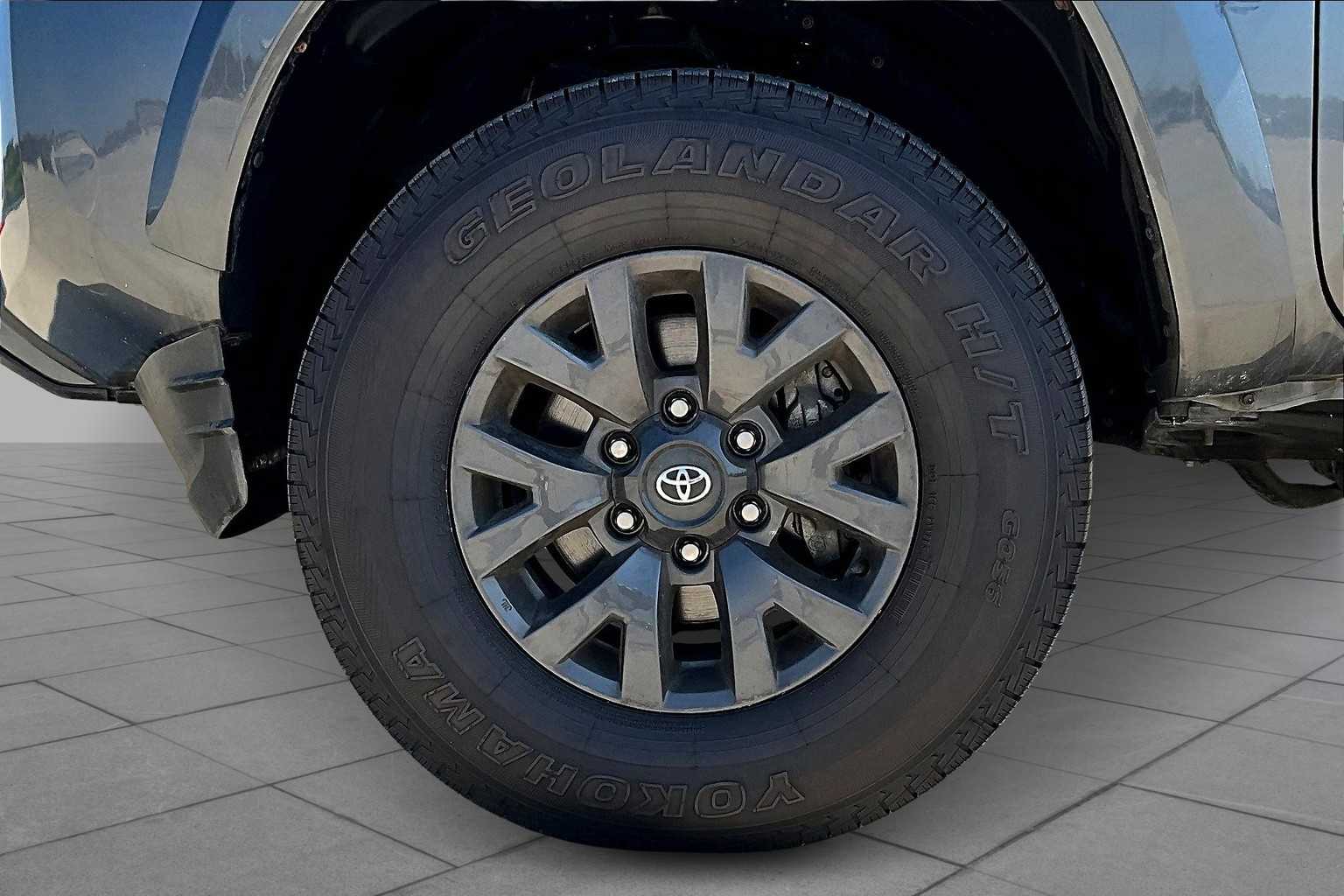2023 Toyota Tacoma SR5 photo 18