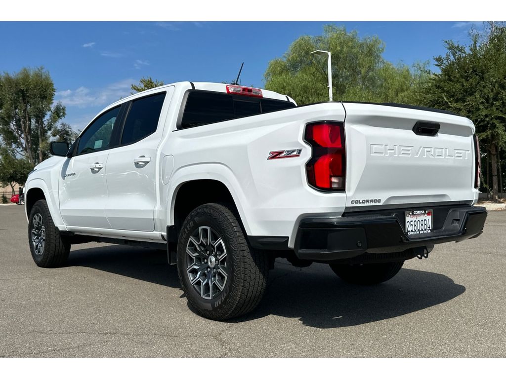2024 Chevrolet Colorado Z71 photo 3