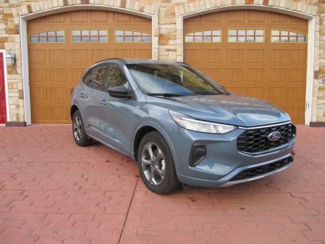 2023 Ford Escape ST-Line's photo
