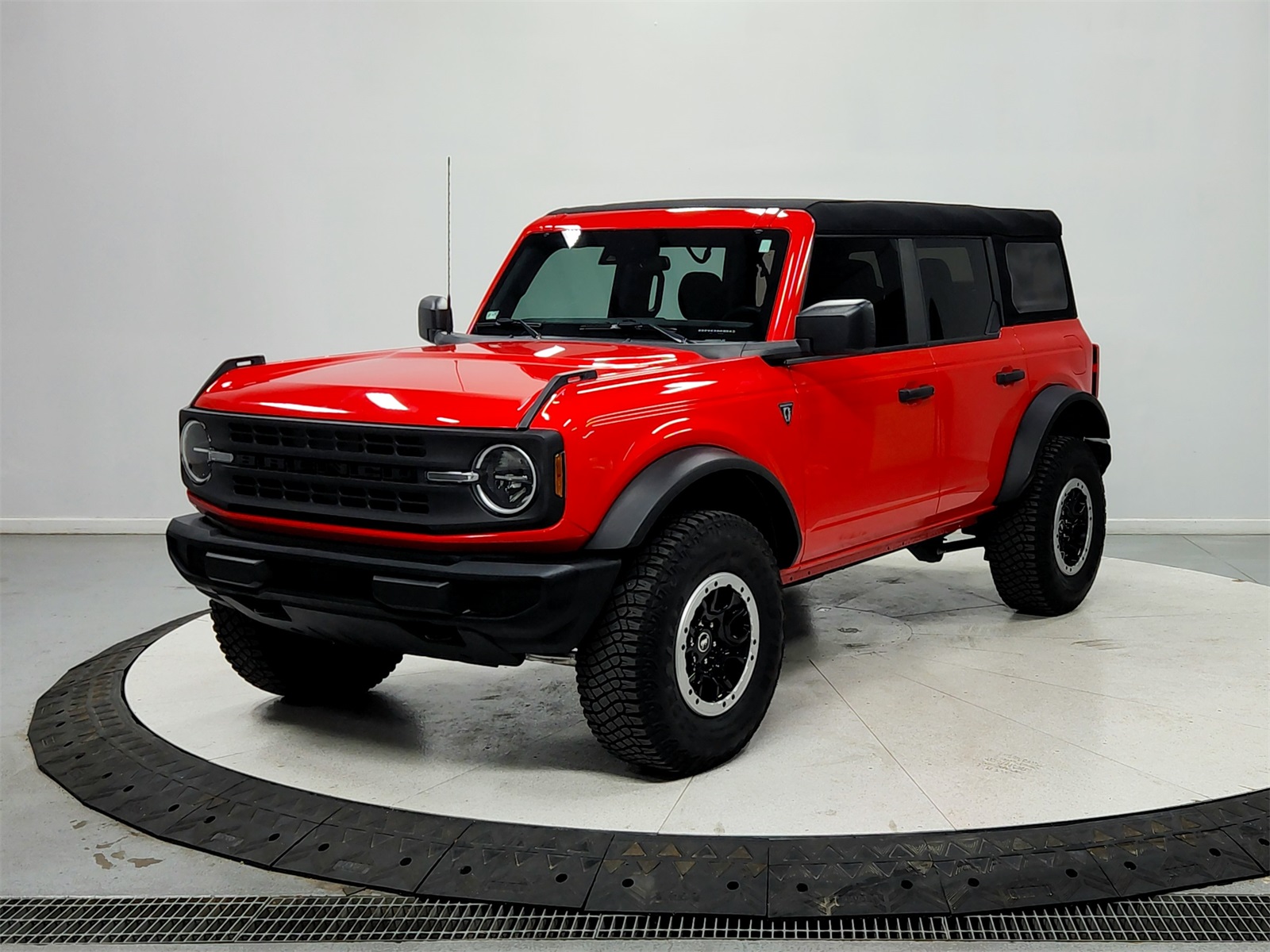 2023 Ford Bronco Base photo 2