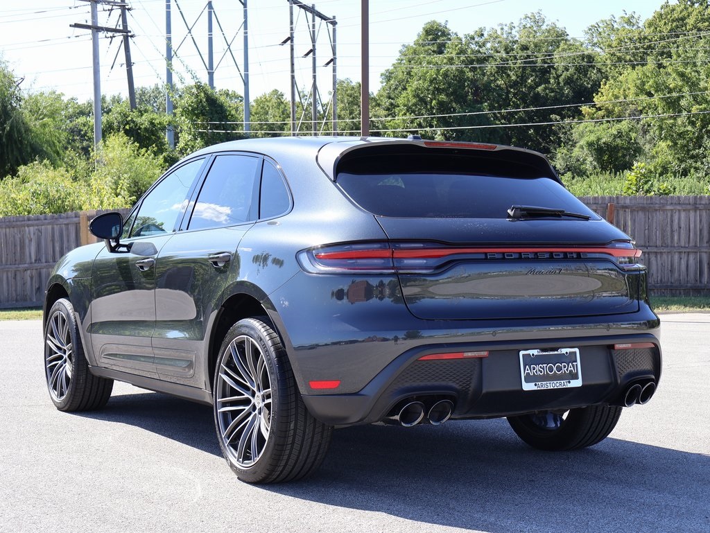 2025 Porsche Macan T photo 2