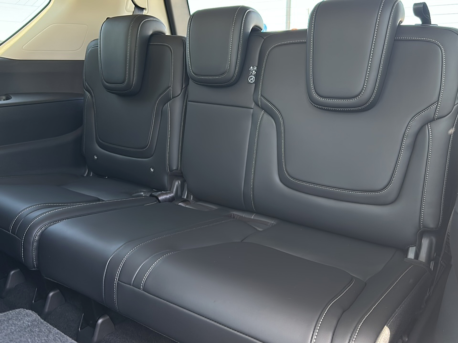 2025 Nissan Armada SV photo 9