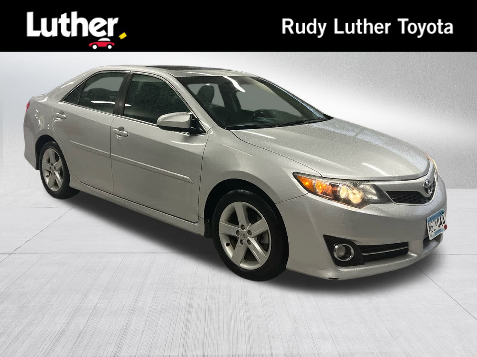 2013 Toyota Camry SE's photo