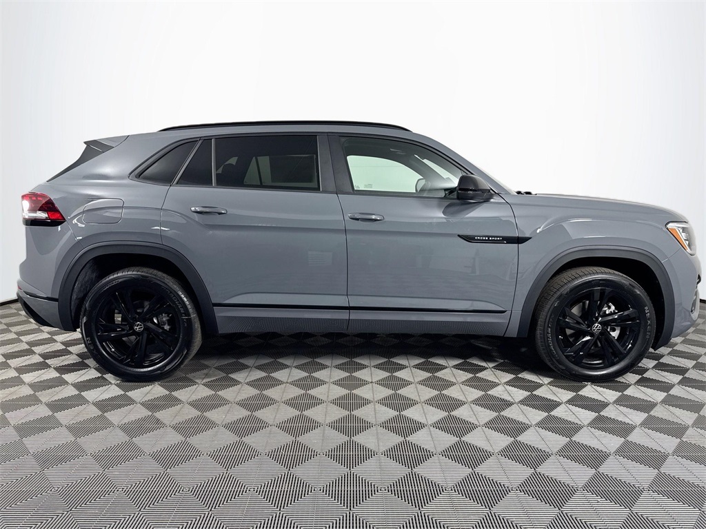 2025 Volkswagen Atlas Cross Sport SEL R-Line photo 4