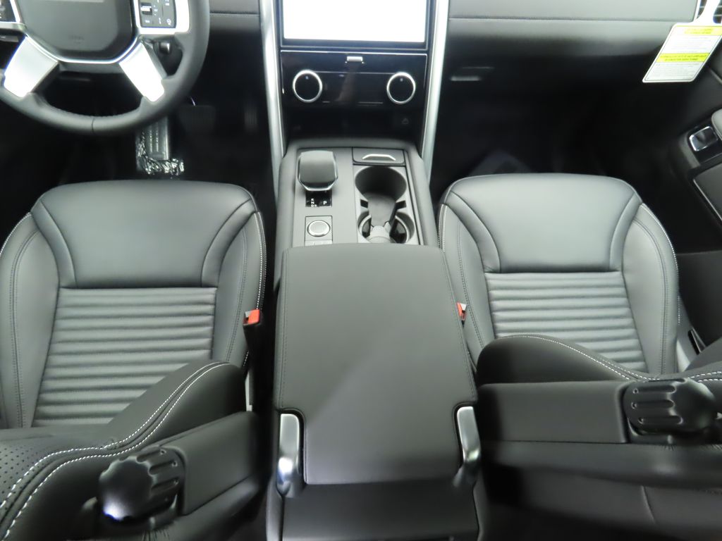 2025 Land Rover Discovery S photo 17