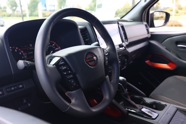 2023 Nissan Frontier PRO-4X photo 11