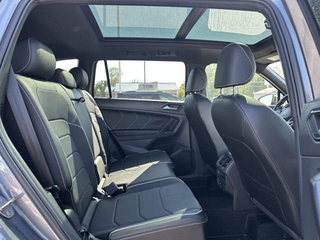 2022 Volkswagen Tiguan SEL Premium R-Line photo 12