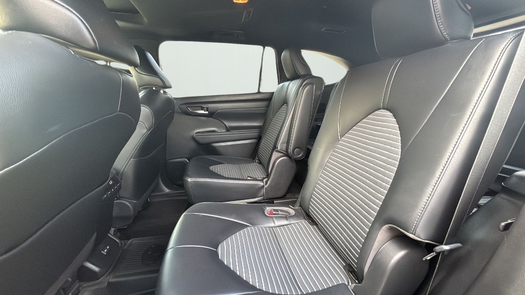 2023 Toyota Highlander XSE photo 12