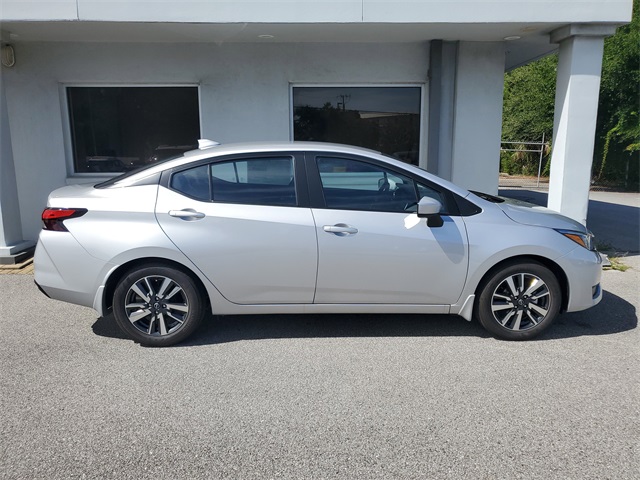 2025 Nissan Versa 1.6 SV photo 2