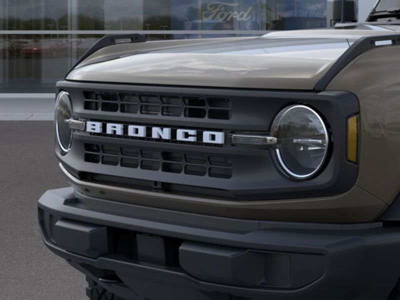 2025 Ford Bronco Base photo 19