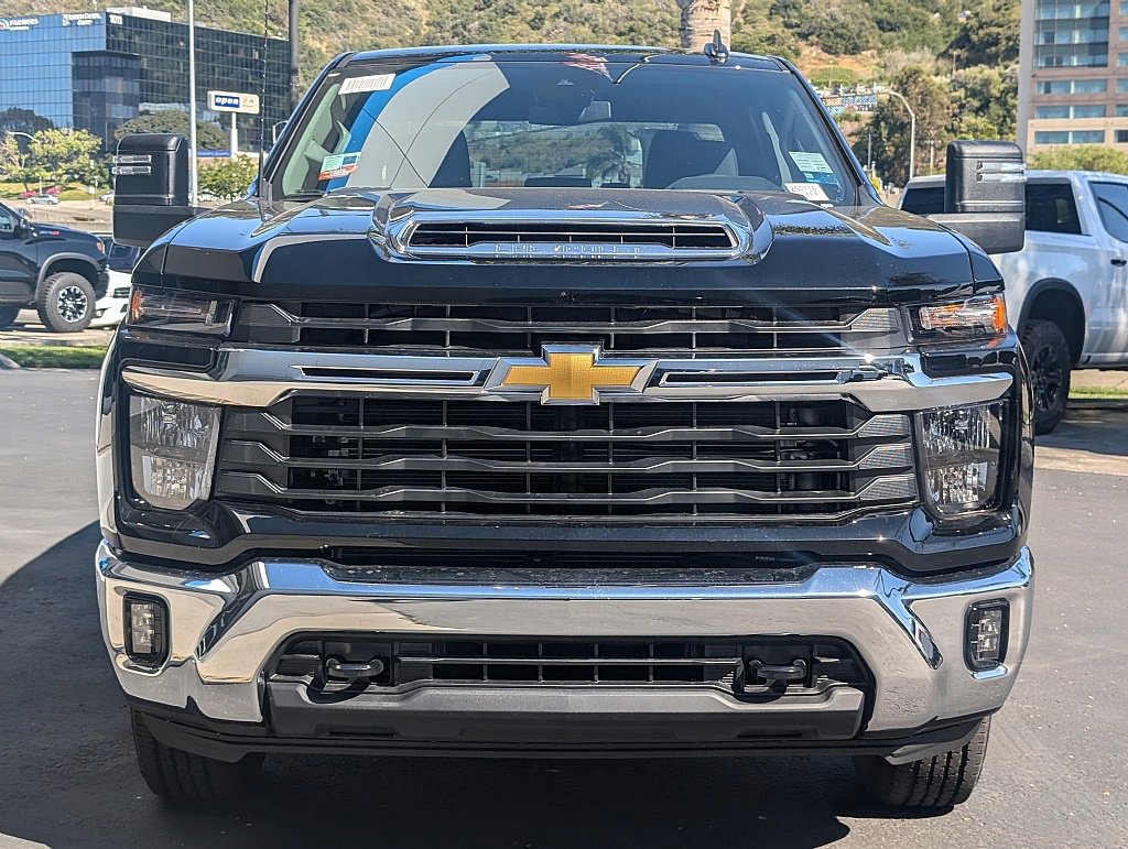 2025 Chevrolet Silverado 2500HD LT photo 4