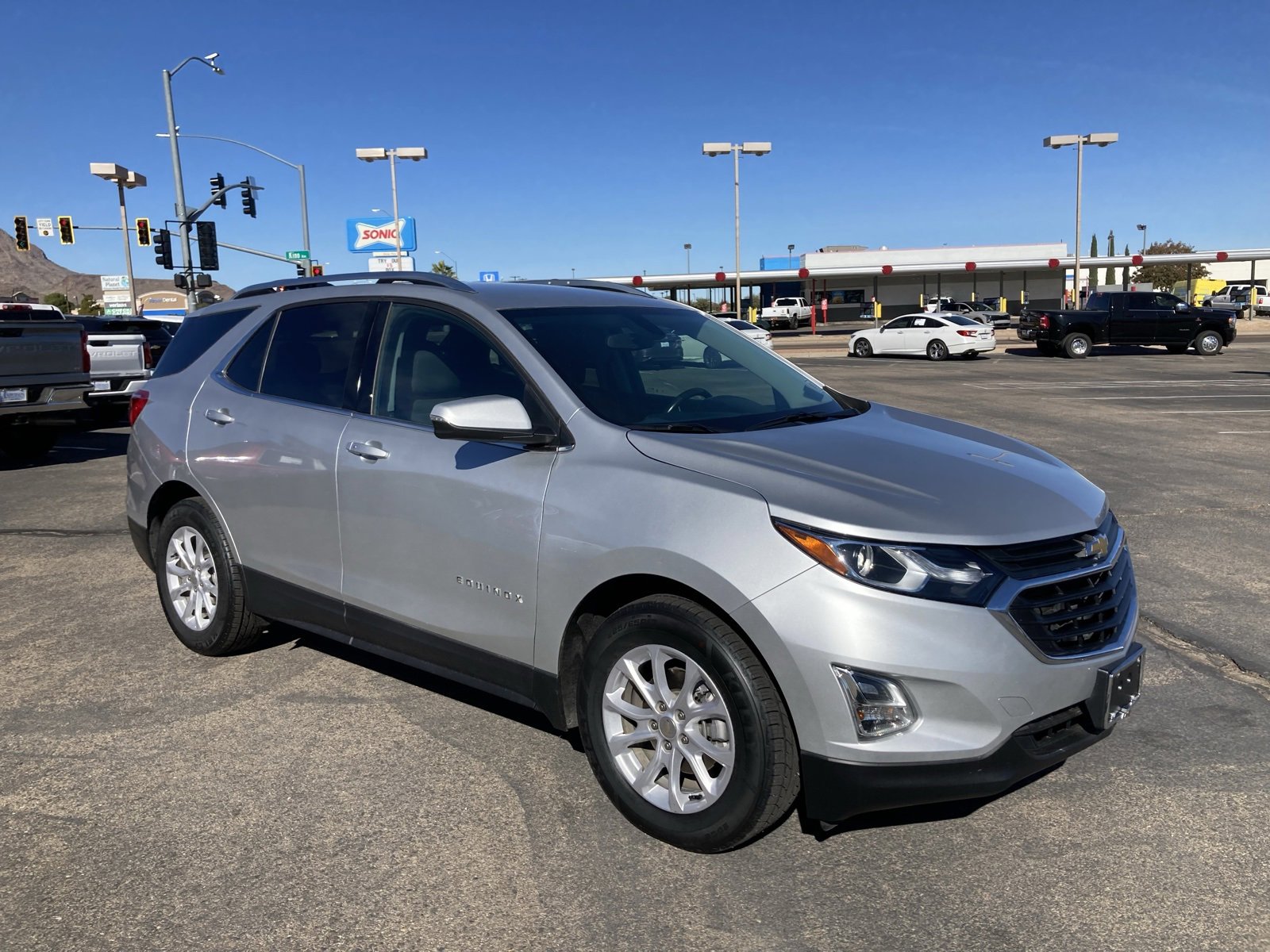 2019 Chevrolet Equinox LT photo 2