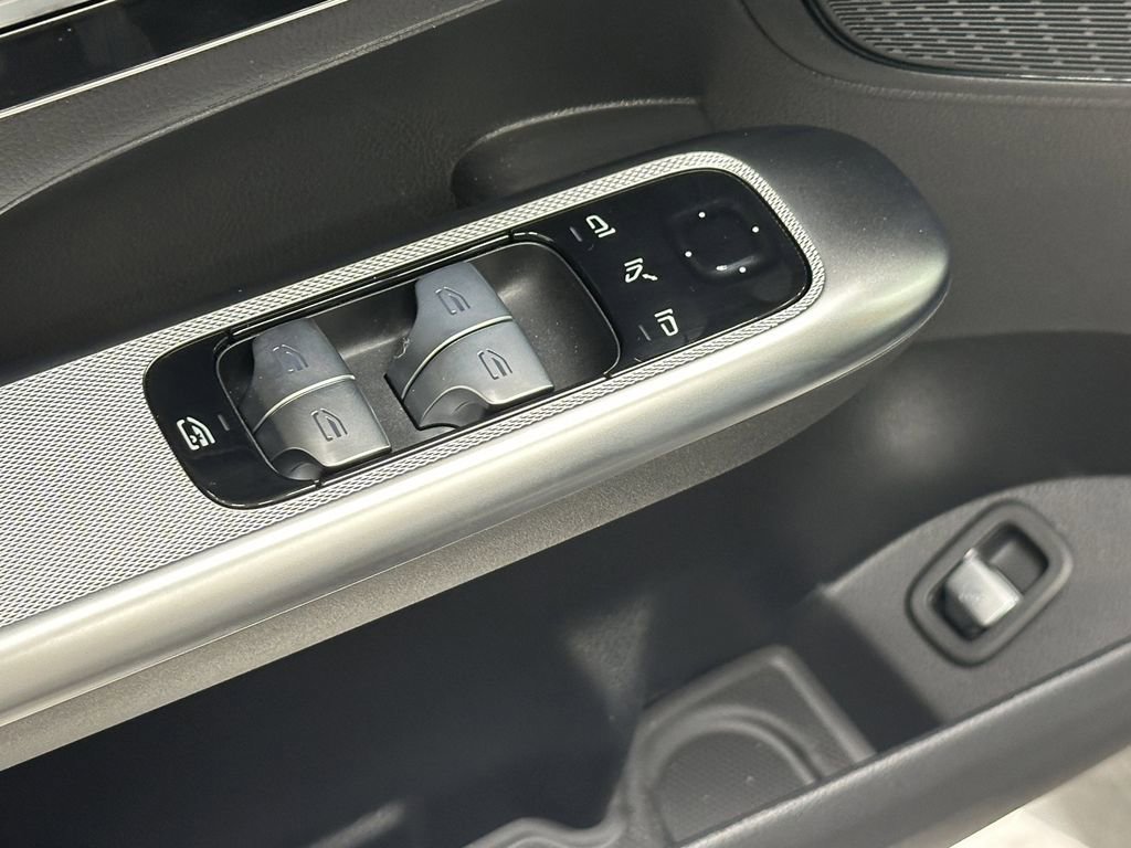 2026 Mercedes Benz GLC 300 photo 11
