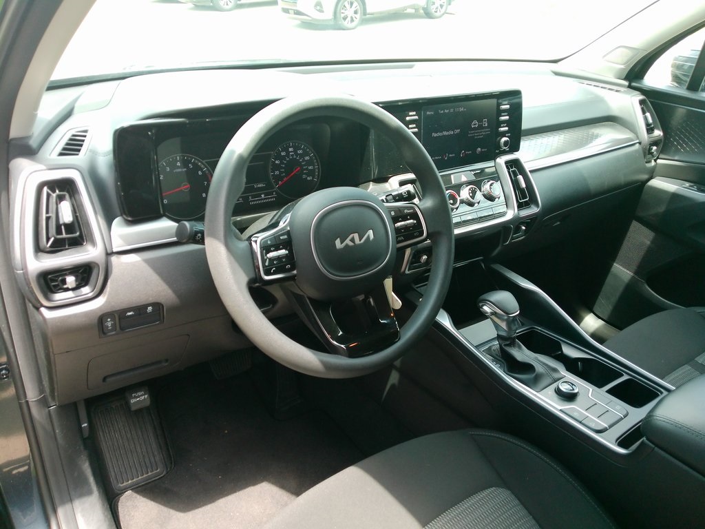 2023 Kia Sorento LX photo 10