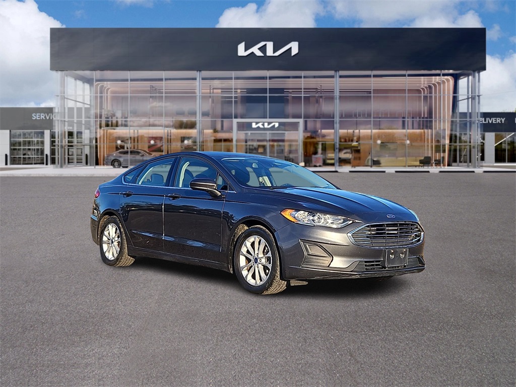 2019 Ford Fusion SE's photo