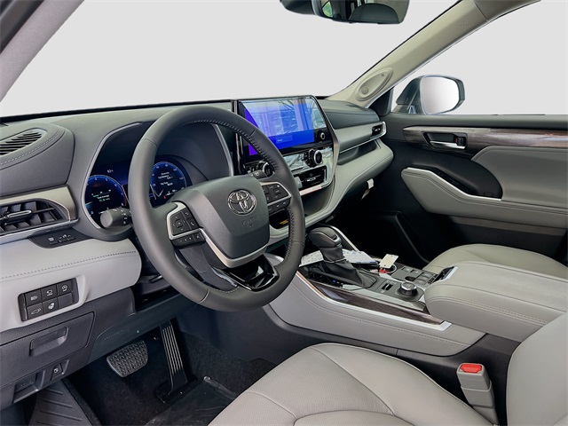 2025 Toyota Highlander Limited photo 13
