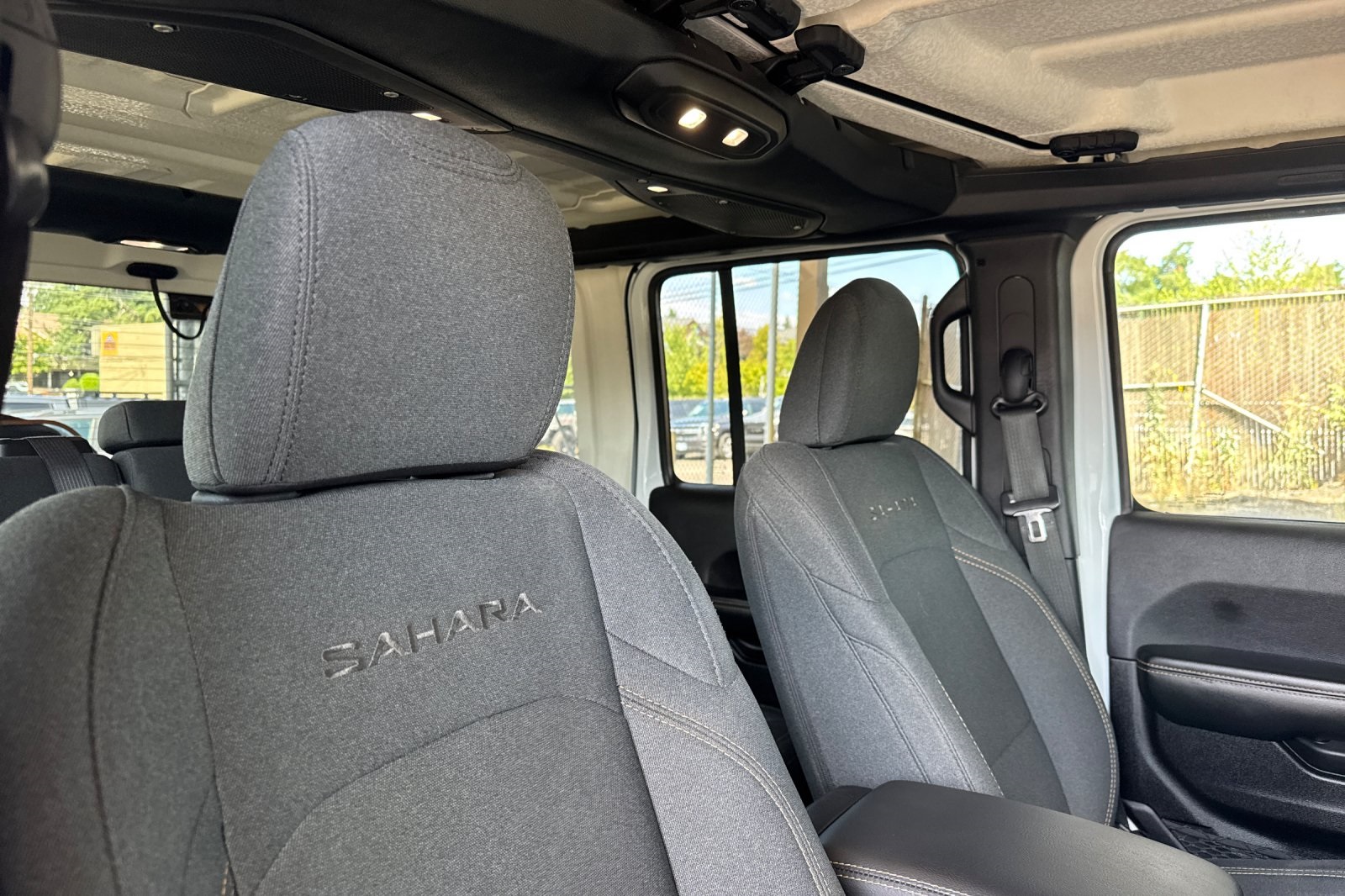 2024 Jeep Wrangler Sahara 4xe photo 17
