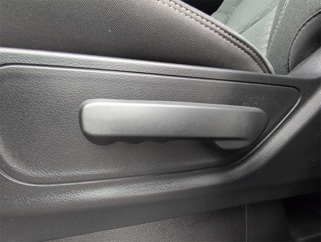 2025 Ram 1500 Tradesman photo 3
