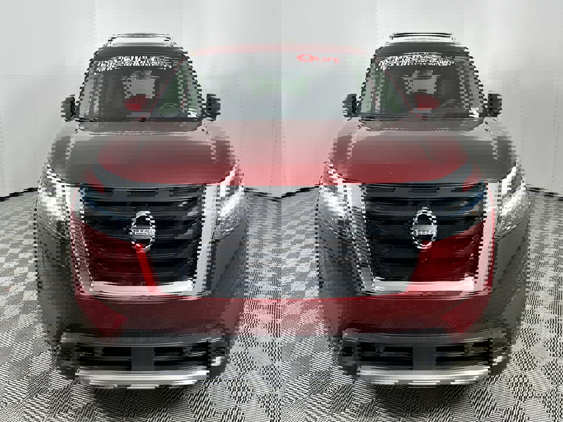 2025 Nissan Pathfinder Platinum photo 3
