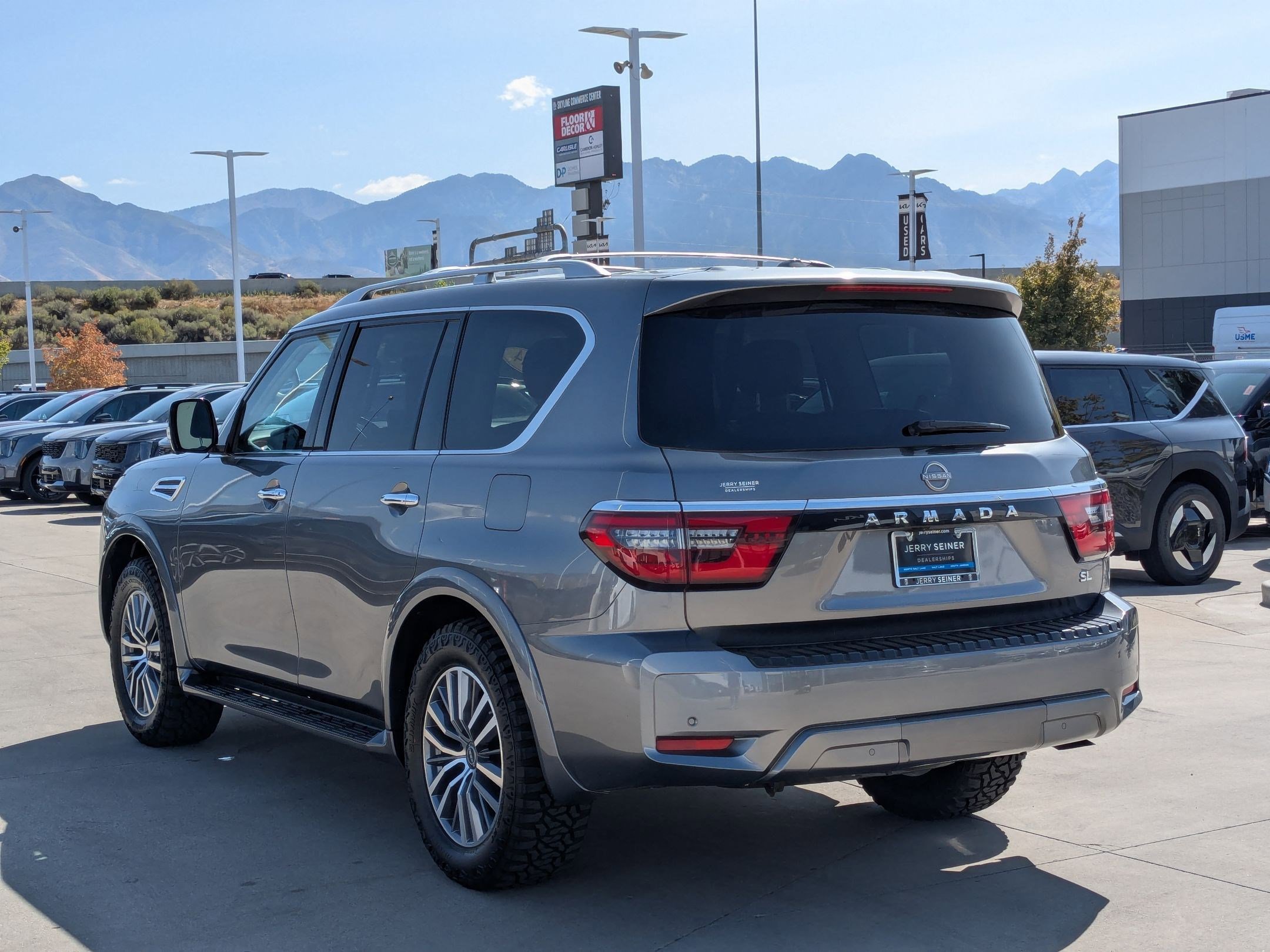 2024 Nissan Armada SL photo 3