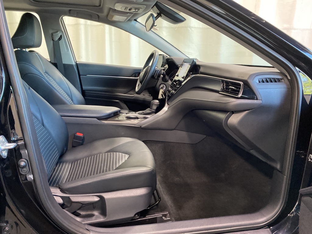 2023 Toyota Camry SE photo 6