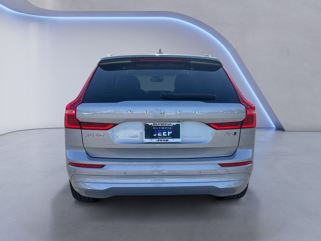 2022 Volvo XC60 B5 Momentum photo 4