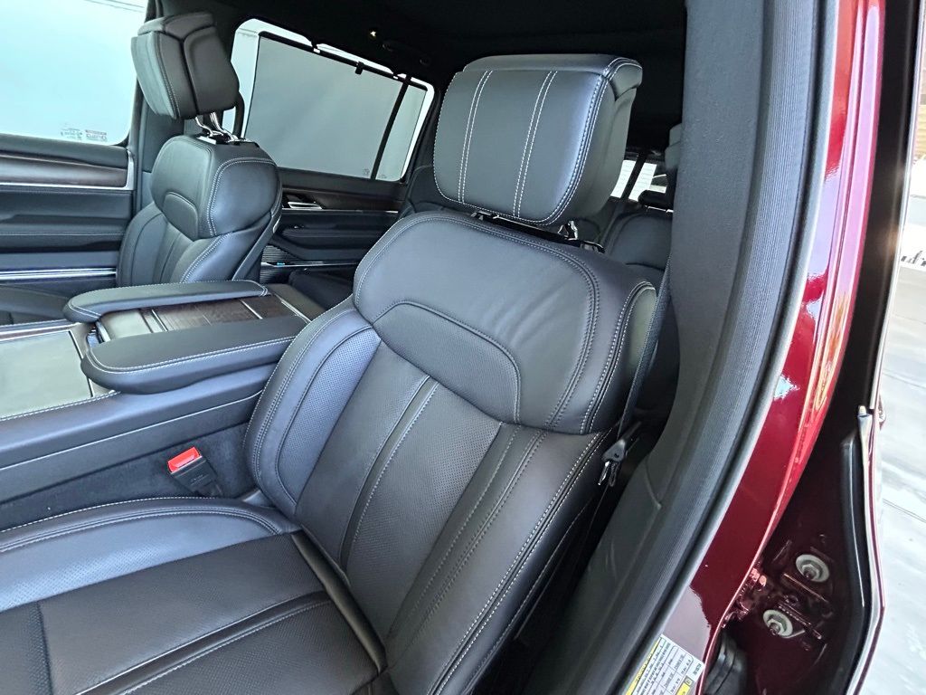 2024 Jeep Grand Wagoneer photo 48