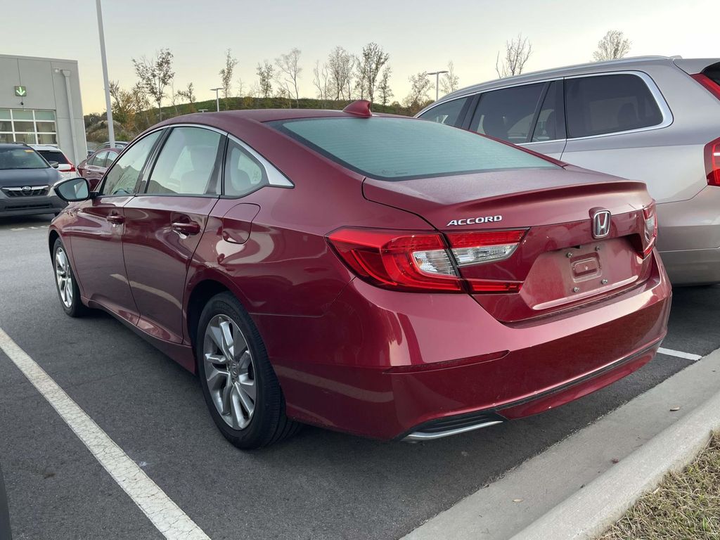 2018 Honda Accord LX 1.5T photo 3