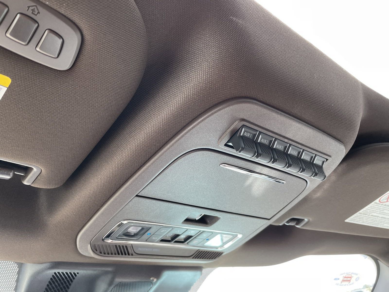 New 2024 Star White Metallic Tri-Coat Ford King Ranch image 31