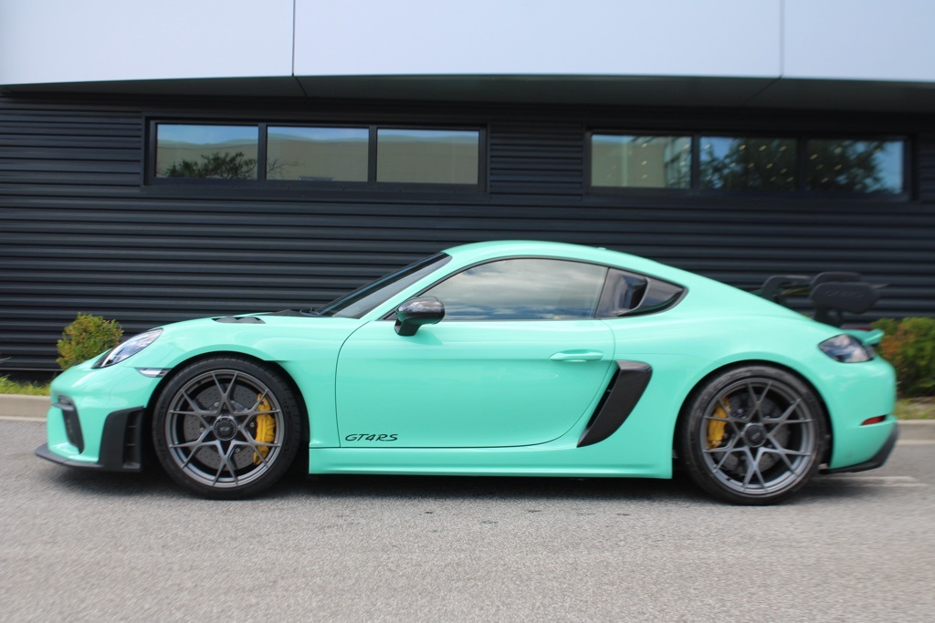 2024 Porsche Cayman GT4 RS photo 2