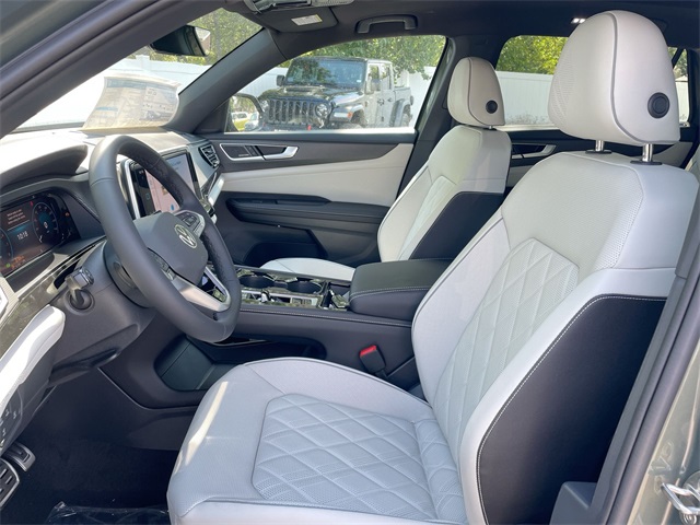 2026 Volkswagen Atlas Cross Sport SEL SE Premium R-Line photo 32