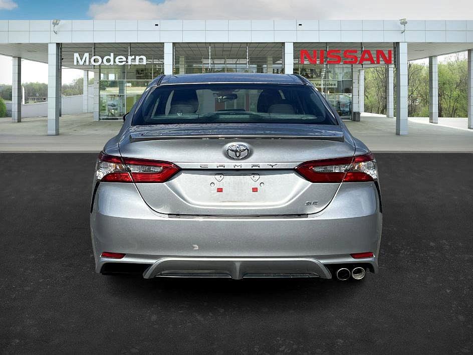 2018 Toyota Camry SE photo 4