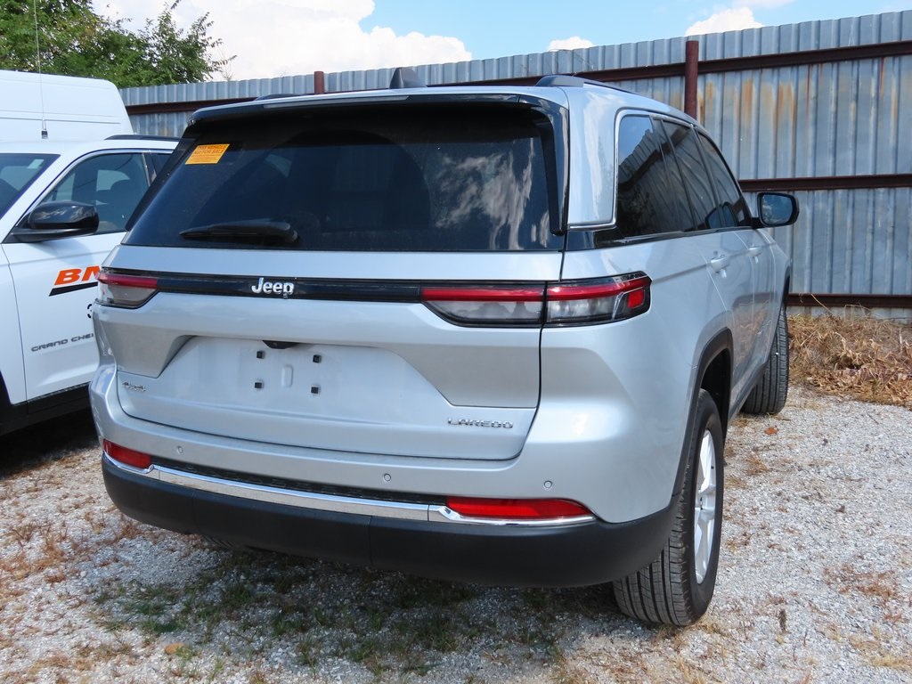 2023 Jeep Grand Cherokee Laredo X photo 3