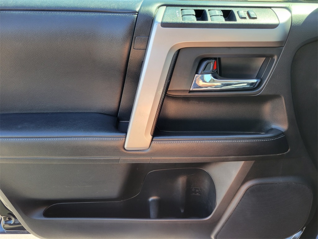 2019 Toyota 4Runner SR5 photo 15