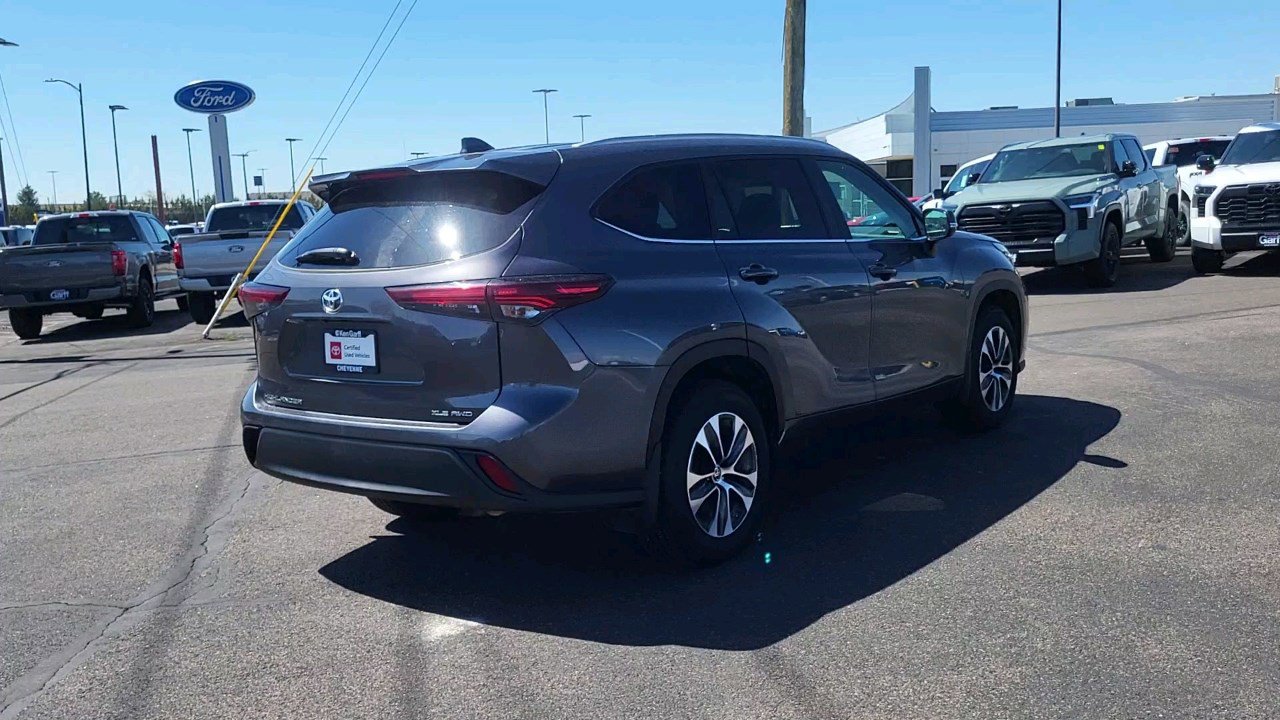 2024 Toyota Highlander XLE photo 5