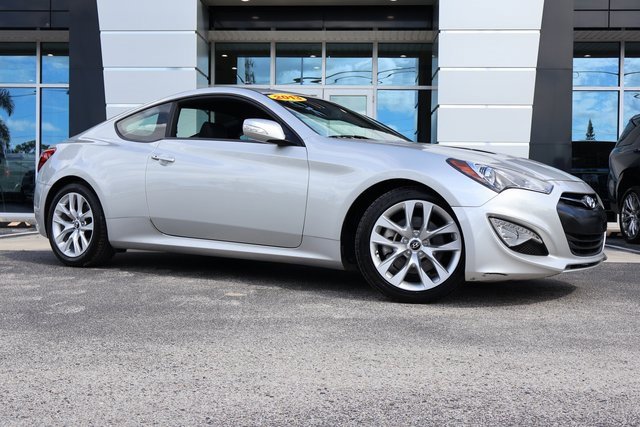 2013 Hyundai Genesis 3.8 photo 2