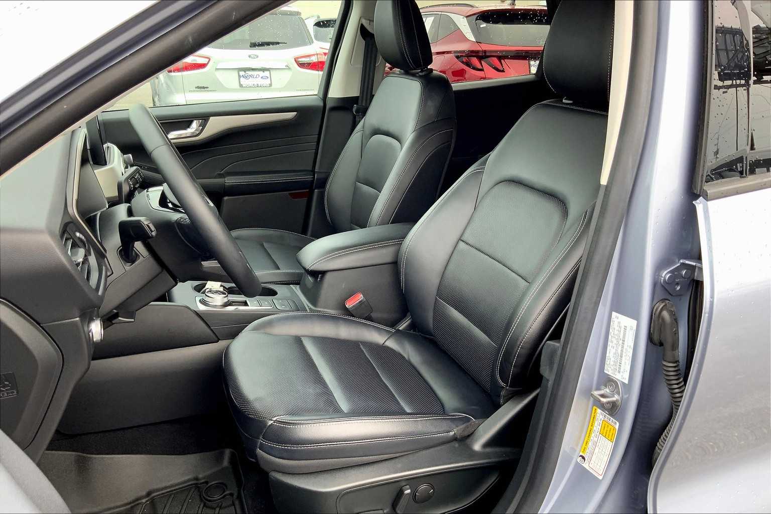 2022 Ford Escape SEL photo 7