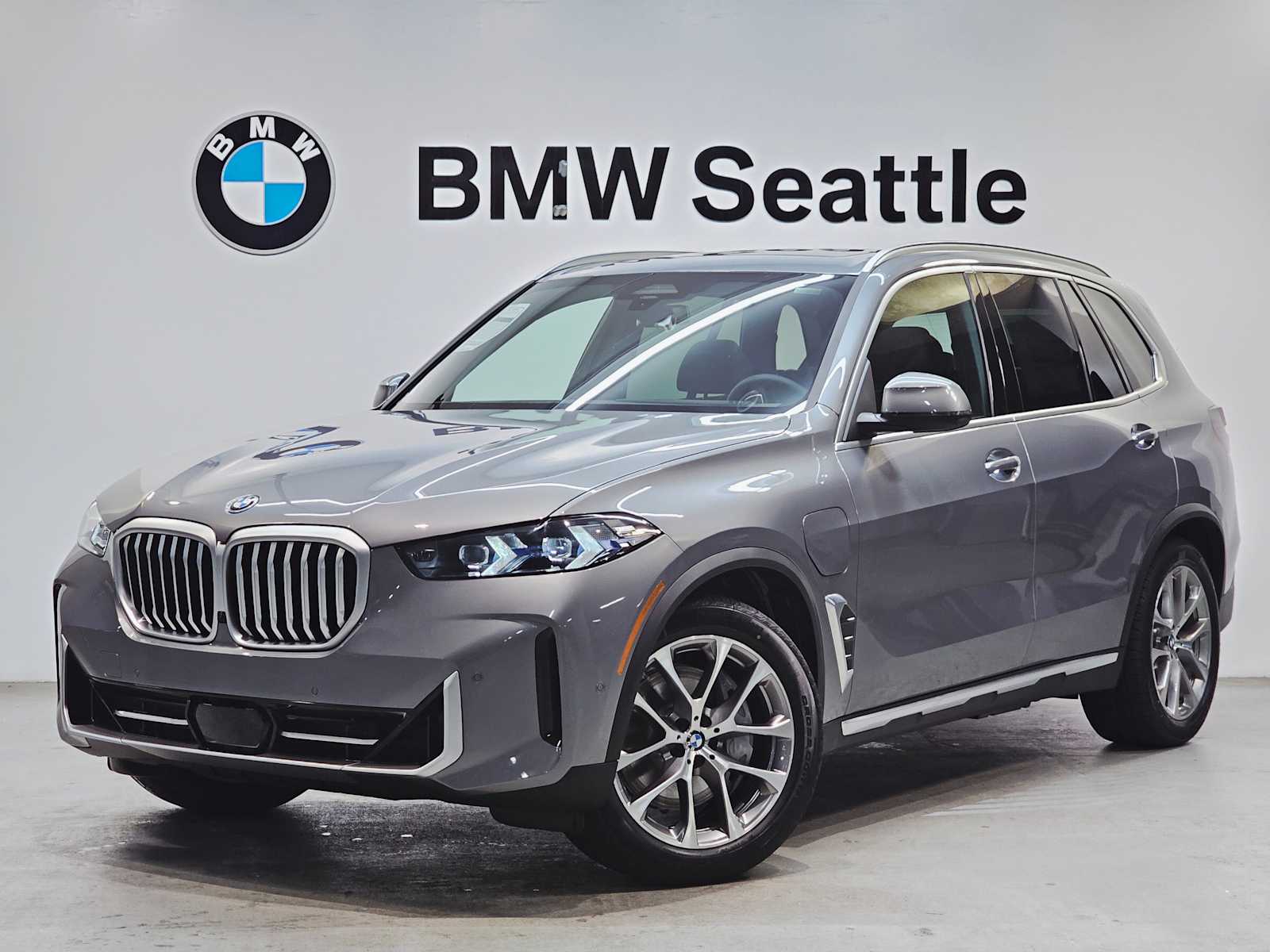 2026 BMW X5 50e's photo
