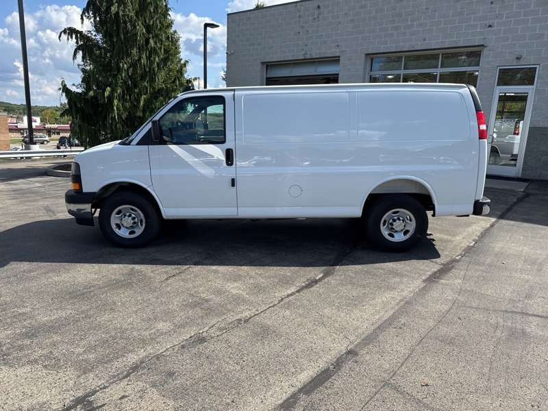 2025 Chevrolet Express 2500 Work Van photo 2