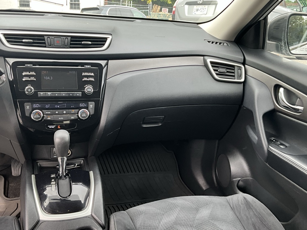 2014 Nissan Rogue SV photo 21