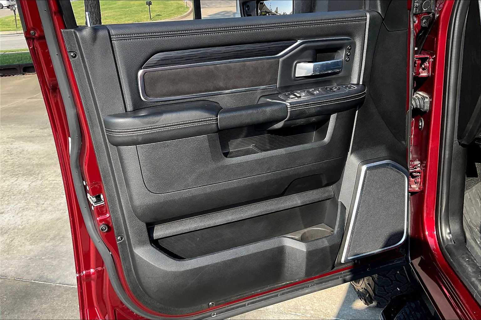 2024 Ram 3500 Laramie photo 20
