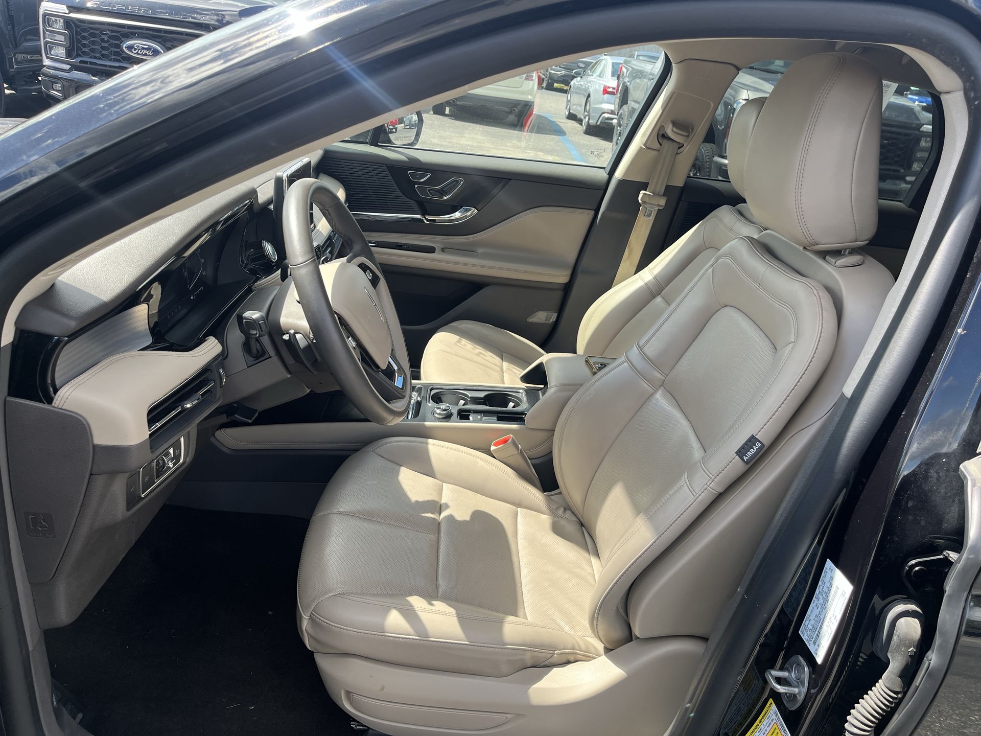2022 Lincoln Corsair Standard photo 6