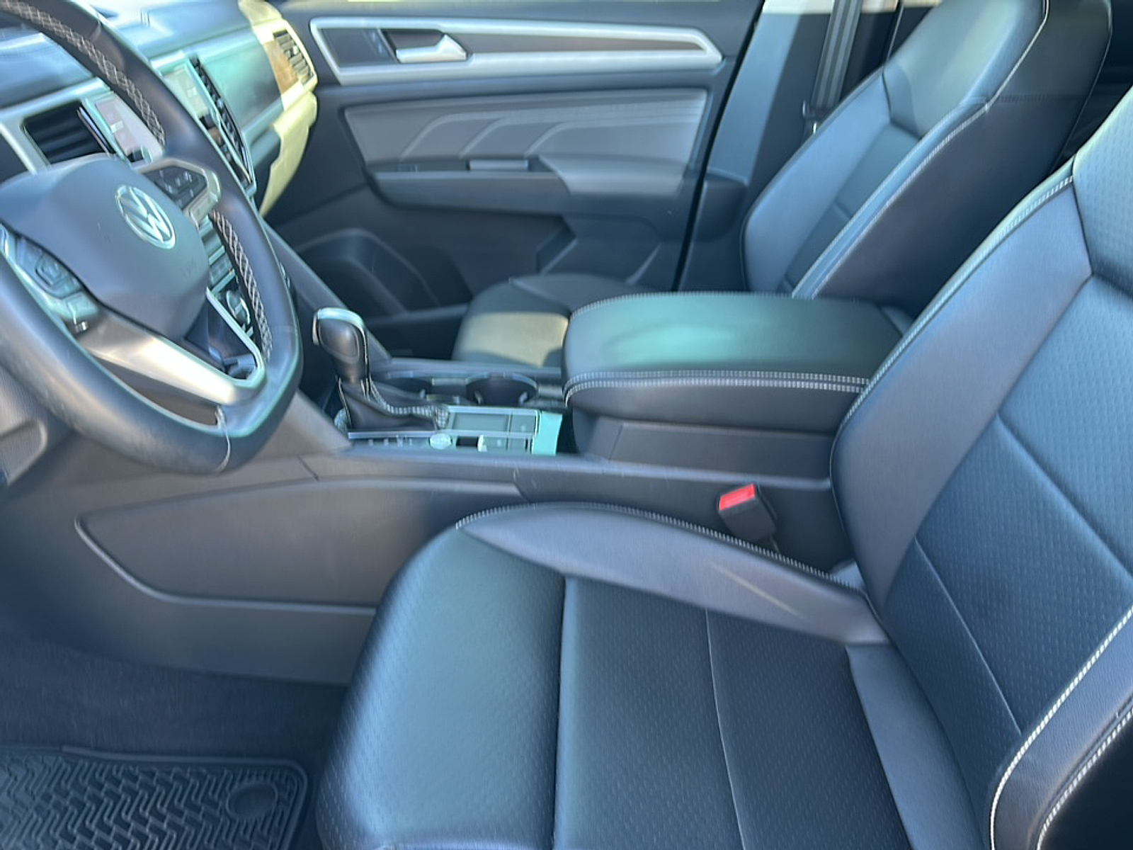 2022 Volkswagen Atlas V6 SE Technology photo 2