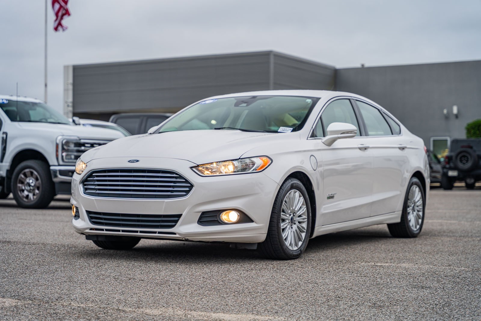 2016 Ford Fusion Energi SE photo 3