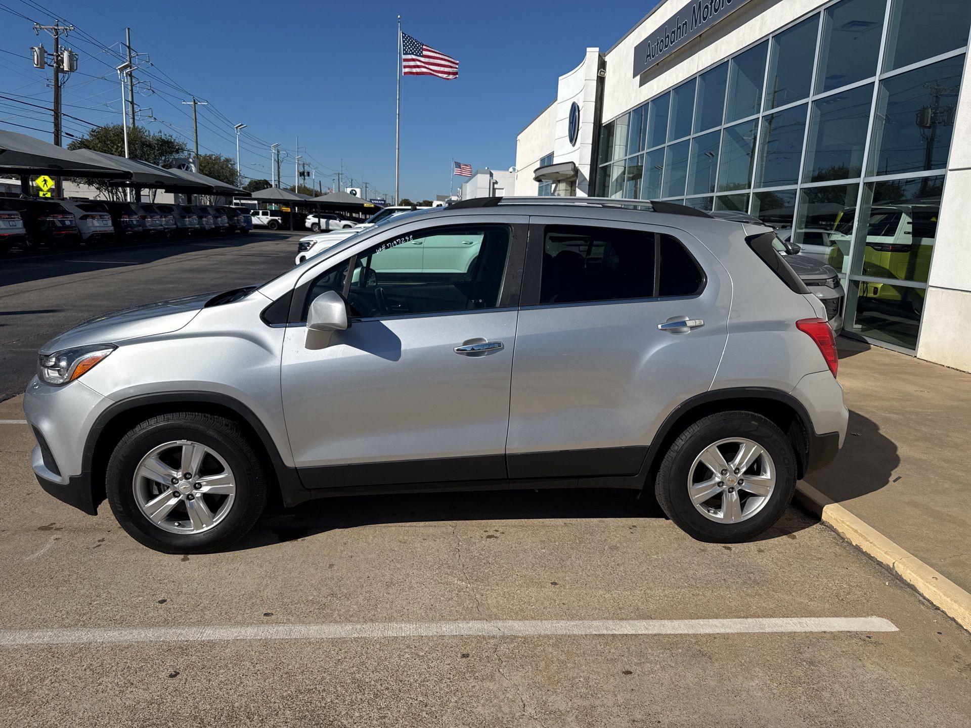 2020 Chevrolet Trax LT photo 2