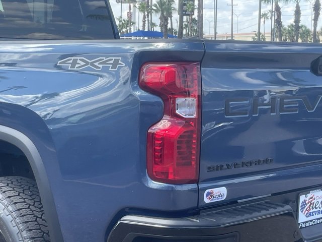 2026 Chevrolet Silverado 2500HD Custom photo 12