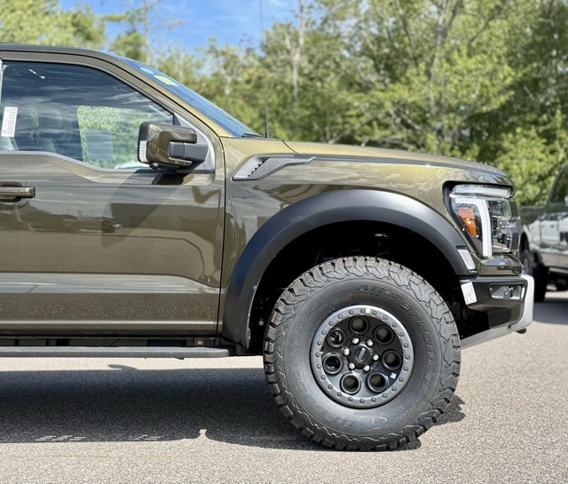 2025 Ford F-150 Raptor photo 2