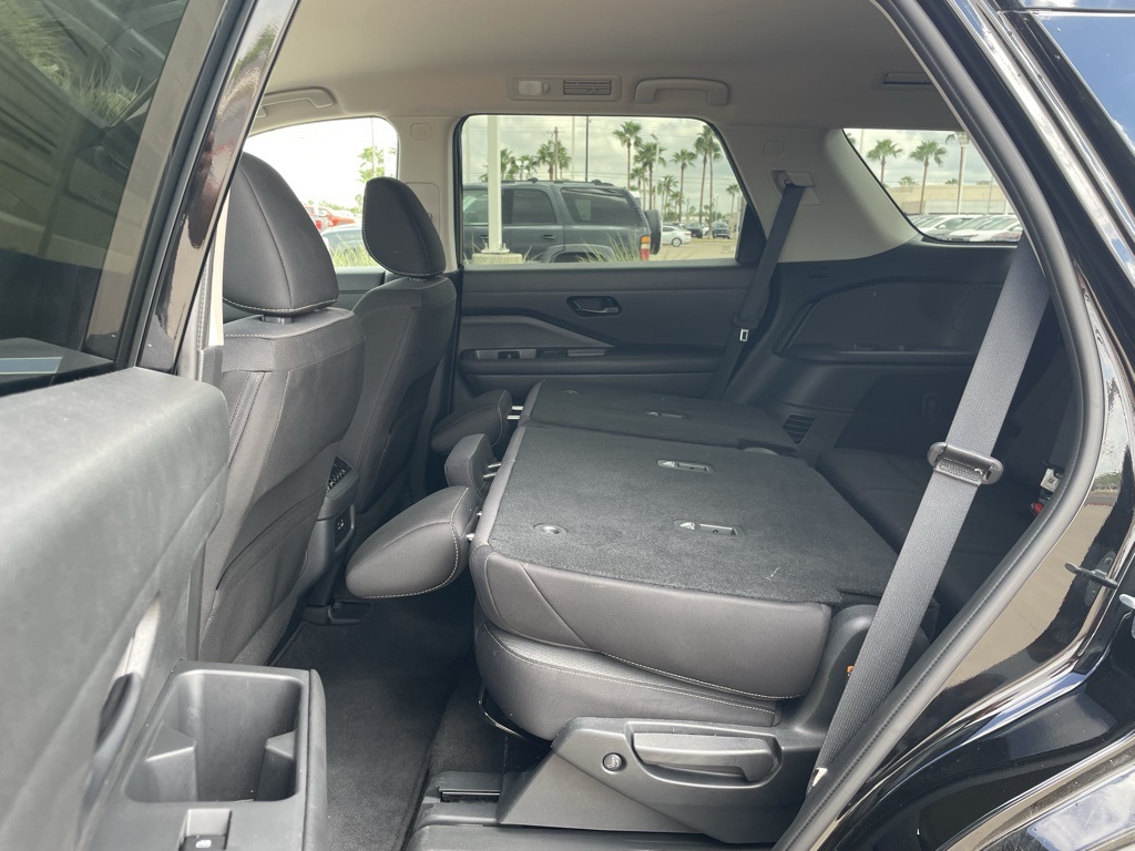2024 Nissan Pathfinder SV photo 16